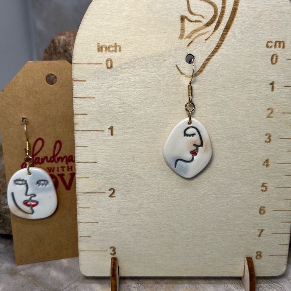 Abstract earrings. - Picture 3 of 3